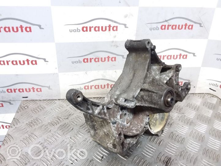 Audi A4 S4 B5 8D Кронштейн генератора 028903143AE