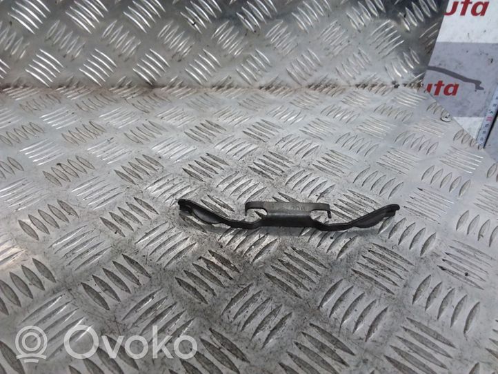 Volvo V60 Front brake pad spring 