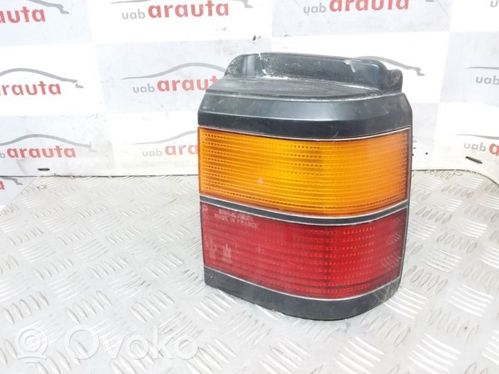 Volkswagen PASSAT B3 Lampa tylna 333945112