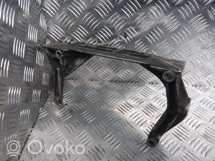 Audi A4 S4 B5 8D Support de boîte de vitesses 050199307