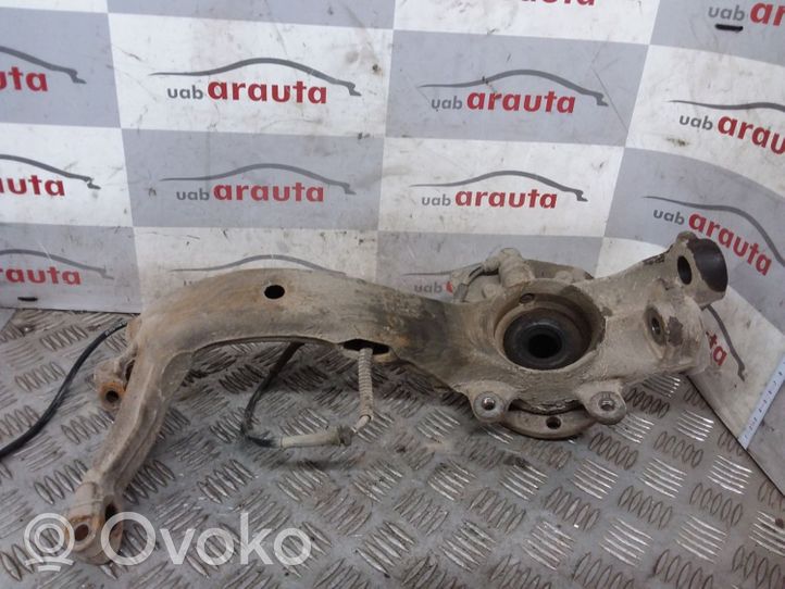 Audi A4 S4 B5 8D Mangueta de dirección de rueda delantera 8D0407257M