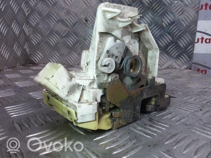 Ford Focus Zamek drzwi tylnych XS41A26412BG