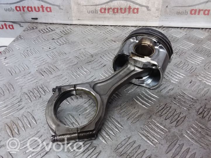 Subaru Legacy Piston avec bielle 0506081