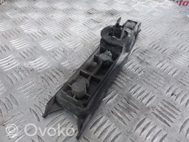 Ford Focus Parte del faro posteriore XS4113N004EC