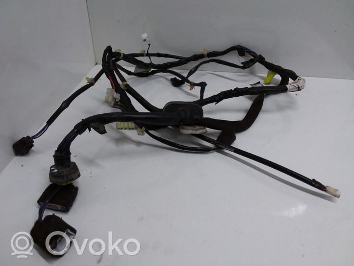 Mazda 626 Проводка передних дверей MR438491