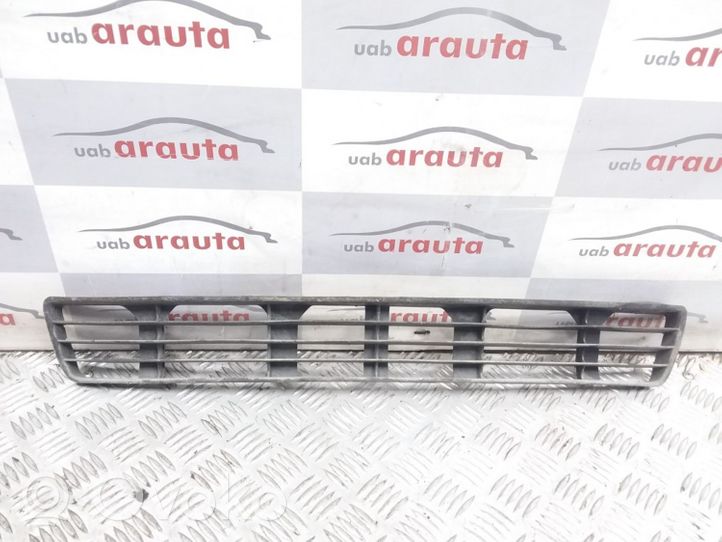 Audi A4 S4 B5 8D Grille inférieure de pare-chocs avant 8D0807683