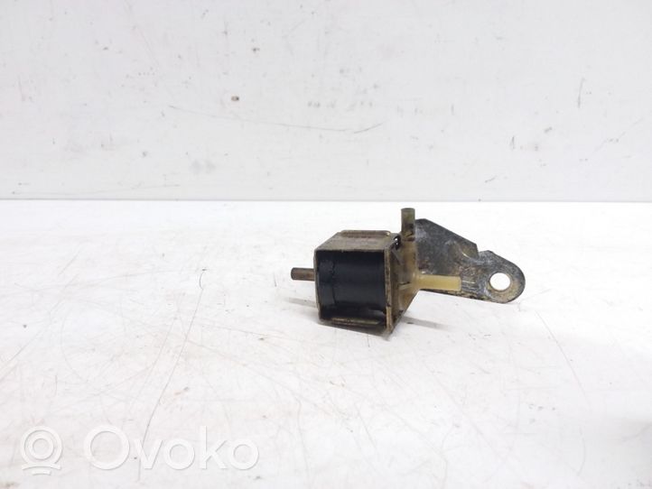 Audi A6 S6 C4 4A Vacuum valve 437906283A