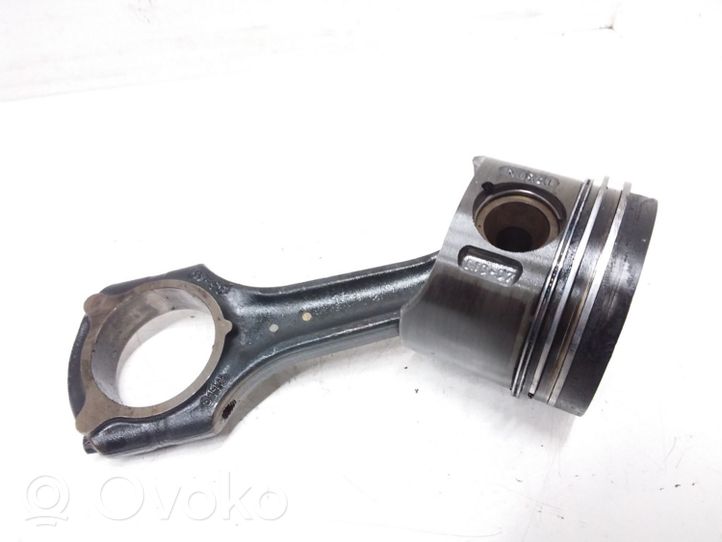 Mercedes-Benz Vito Viano W639 Piston avec bielle 6110349