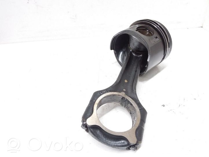 Mercedes-Benz Vito Viano W639 Piston avec bielle 6110339