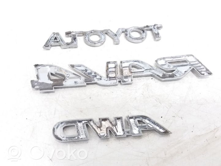 Toyota RAV 4 (XA40) Insignia/letras de modelo de fabricante 