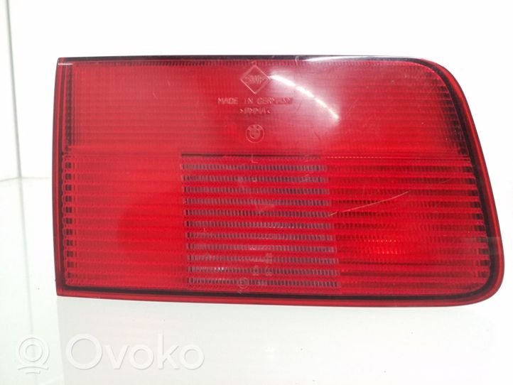 BMW 5 E39 Lampy tylnej klapy bagażnika 8361673