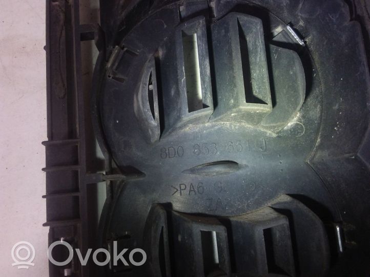 Audi A4 S4 B5 8D Grotelės priekinės 8D0853651J