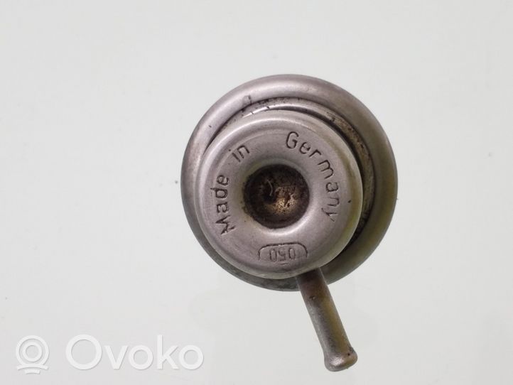 Saab 9-5 Regulator ciśnienia paliwa 0280160560