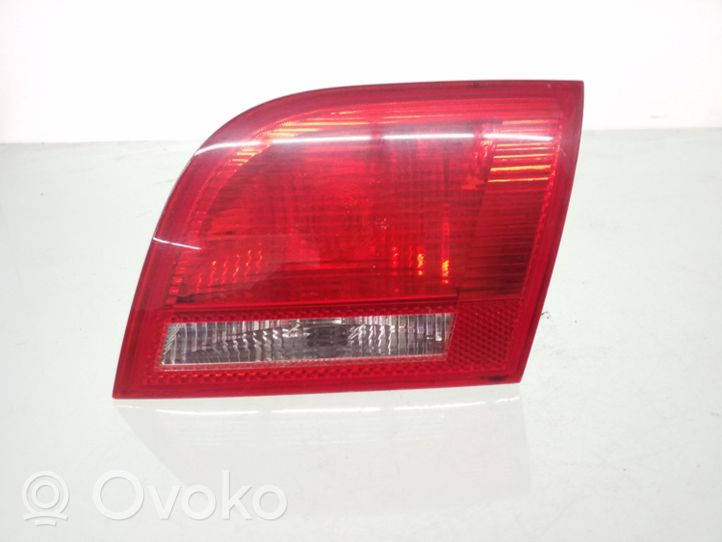 Audi A3 S3 8P Lampy tylnej klapy bagażnika 8P4945094B