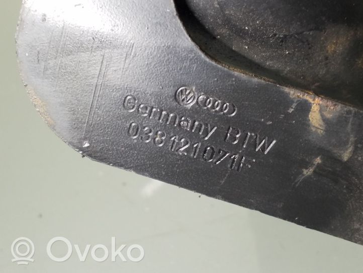 Volkswagen PASSAT B5 Moottorin vesijäähdytyksen putki/letku 038121071F