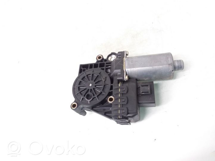 Audi A6 Allroad C5 Takaoven ikkunan nostomoottori 0130821784