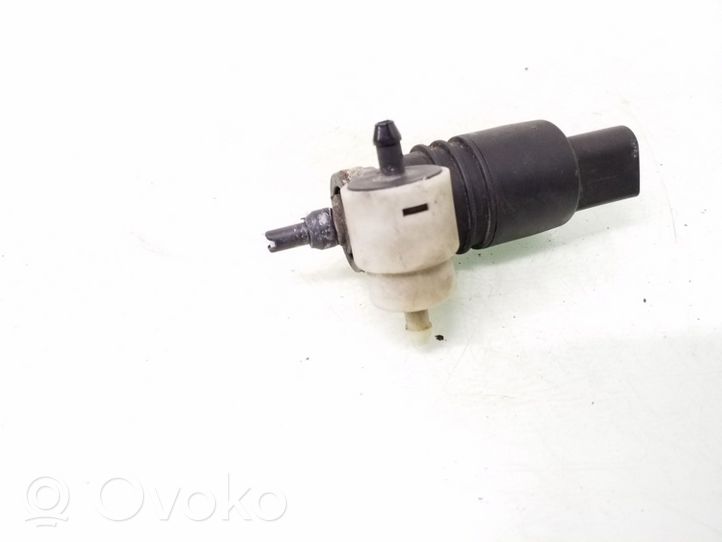 Audi A6 Allroad C5 Windscreen/windshield washer pump 