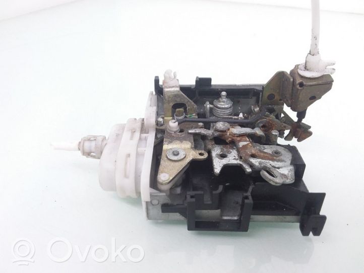 Audi A4 S4 B5 8D Etuoven lukko 4D1837016D