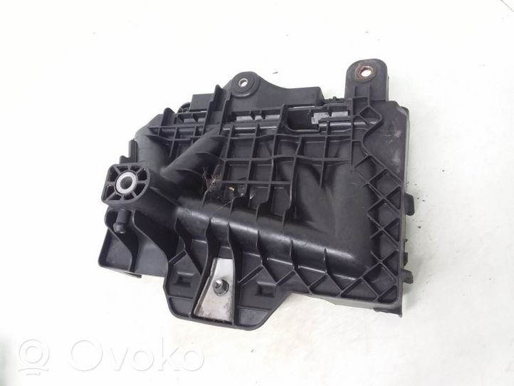 Volkswagen Polo IV 9N3 Boîte de batterie 6Q0915331D