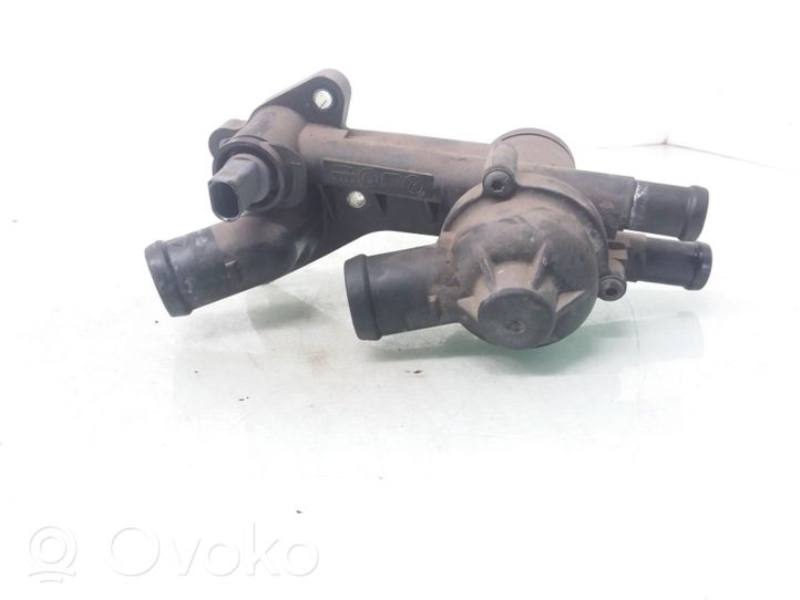 Skoda Fabia Mk2 (5J) Termostat / Obudowa termostatu 03C121111B