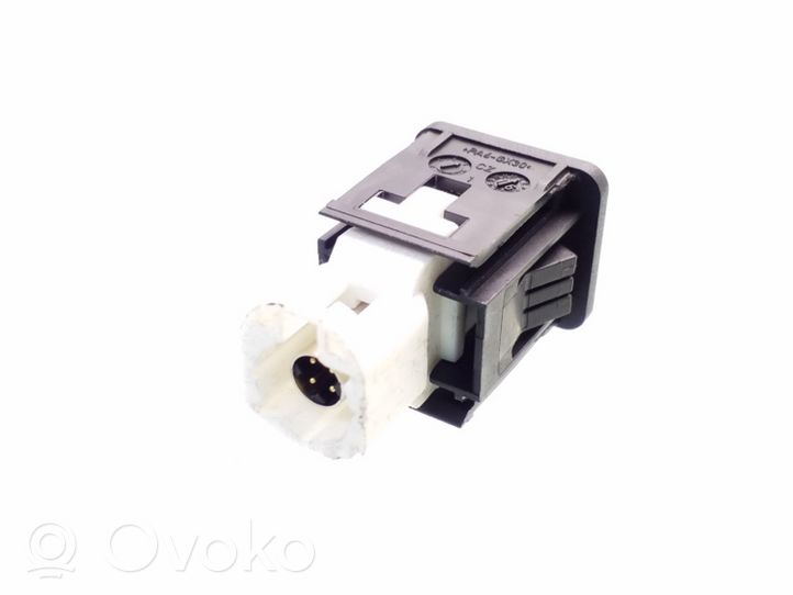 BMW 7 G11 G12 USB socket connector 9229294