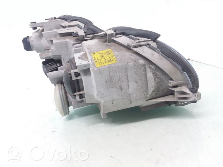 Mercedes-Benz C W203 Lampa przednia A2038200161