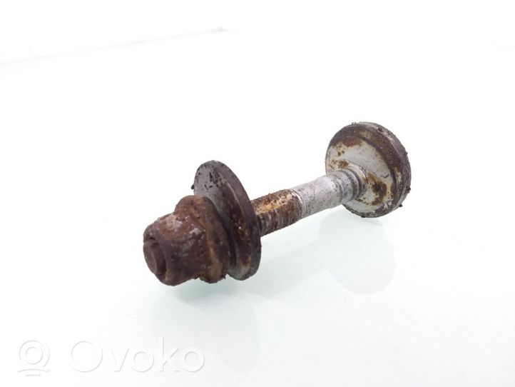 Volkswagen PASSAT B7 Rear suspension camber bolt 