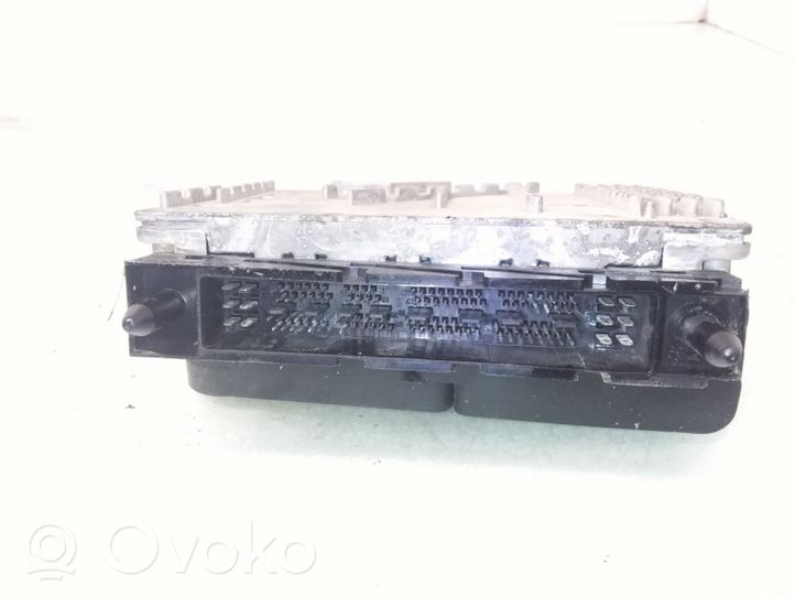 Volvo XC70 Unidad de control/módulo del motor 08677708A