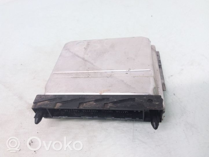 Volvo XC70 Variklio valdymo blokas 08677708A