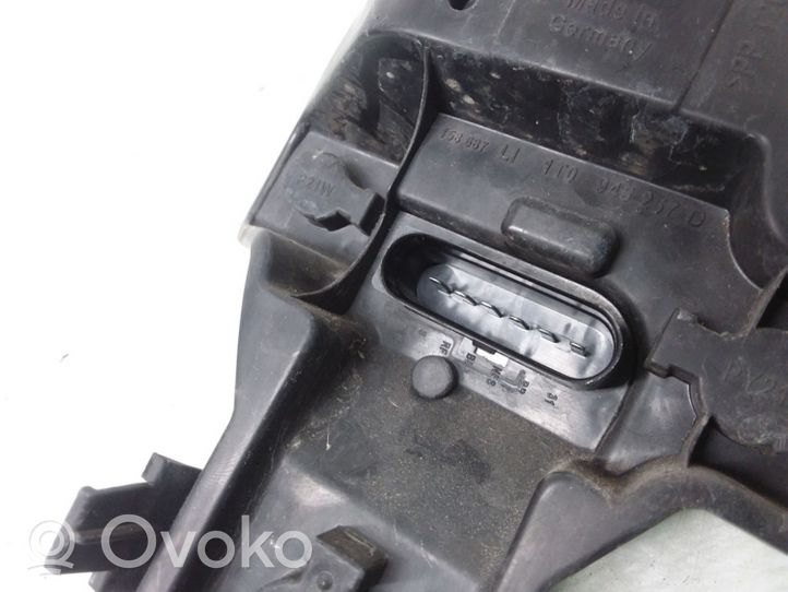 Volkswagen Touran I Galinio žibinto detalė 1T0945257D