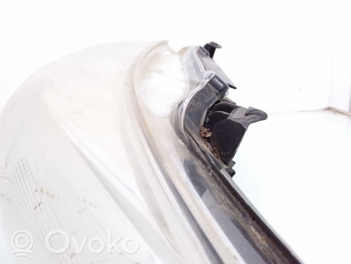 Toyota Corolla E140 E150 Lampa przednia LUMOTECH02189