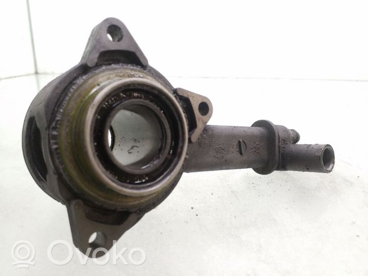 Ford Mondeo Mk III Cilindro secondario del cuscinetto di rilascio della frizione F228481181