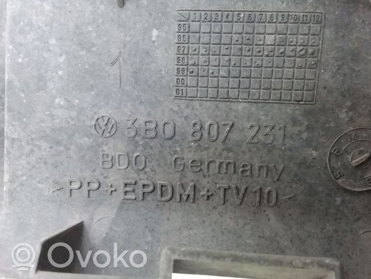 Volkswagen PASSAT B5 Belka zderzaka przedniego 3B0807231