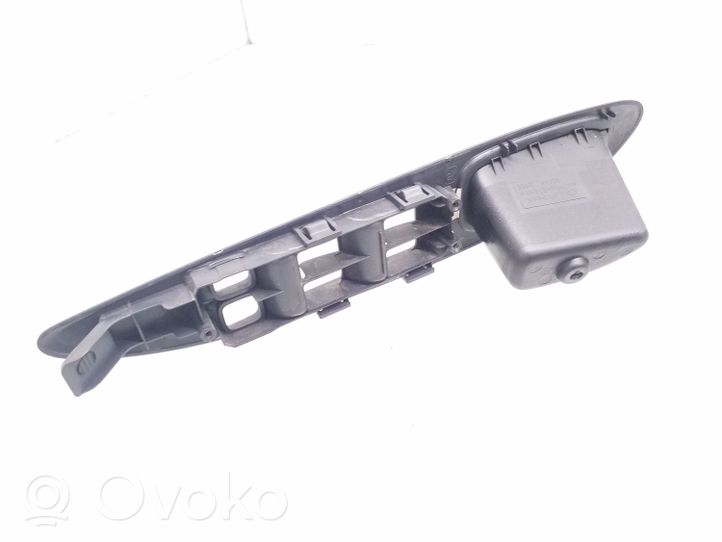 Nissan Primera Support bouton lève vitre porte avant 80951AV700