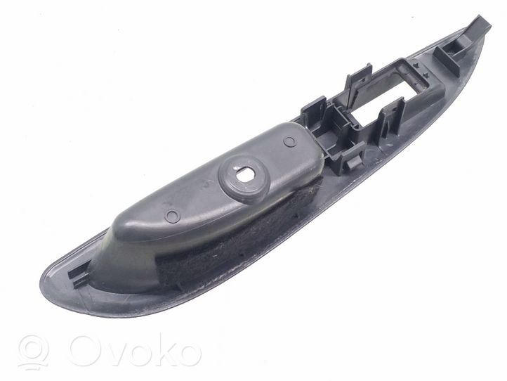 Nissan Primera Support bouton lève vitre porte arrière 82960AV760