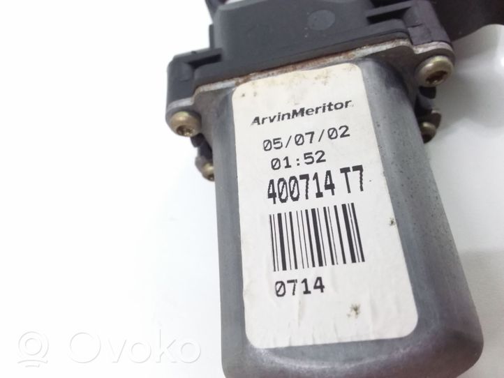 Nissan Primera Moteur de lève-vitre de porte avant 400714T7