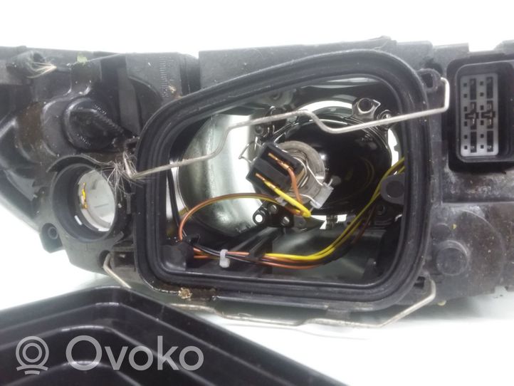 Volvo V50 Lampa przednia 31299583