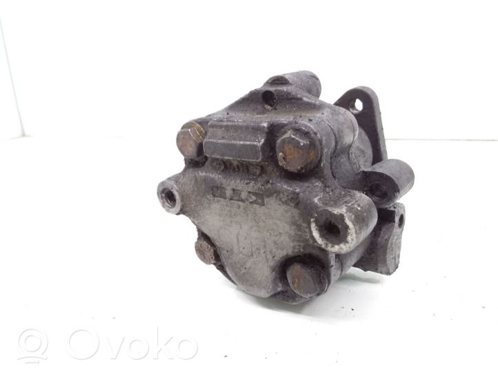 Volkswagen PASSAT B5 Ohjaustehostimen pumppu 8D0145156L