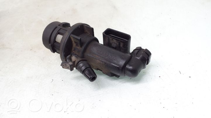 Volkswagen PASSAT B6 Główny cylinder sprzęgła 3C0721388D