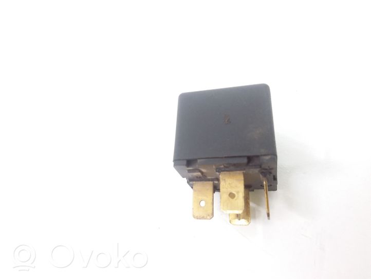 Opel Omega B2 Other relay 90507968