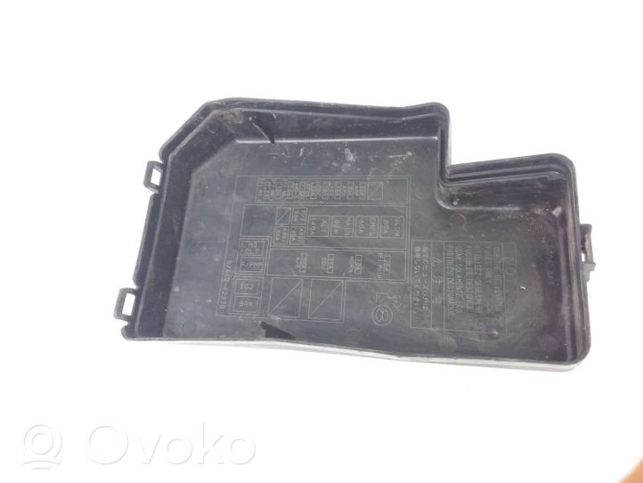 Toyota RAV 4 (XA30) Tapa de caja de fusibles 8266242270