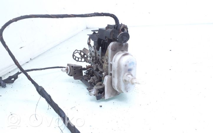 Audi A4 S4 B5 8D Zamek drzwi przednich 4D1837016D