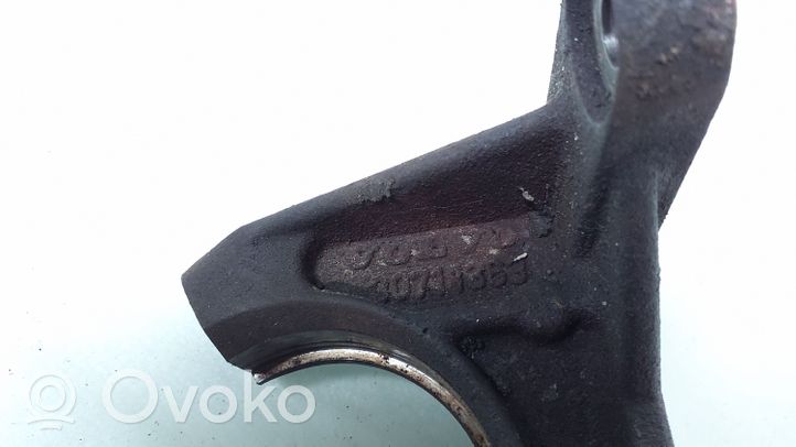 Volvo V70 Staffa del cuscinetto di supporto dell’albero di trasmissione 30711363