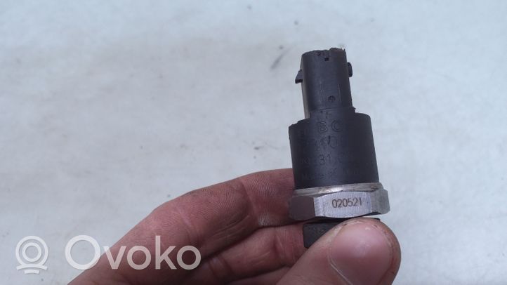 Volvo V70 Fuel pressure sensor 8631588