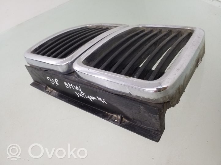 BMW 3 E30 Grille de calandre avant 1884350