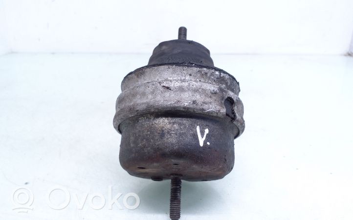 Audi A4 S4 B5 8D Variklio pagalvė 8D0199382