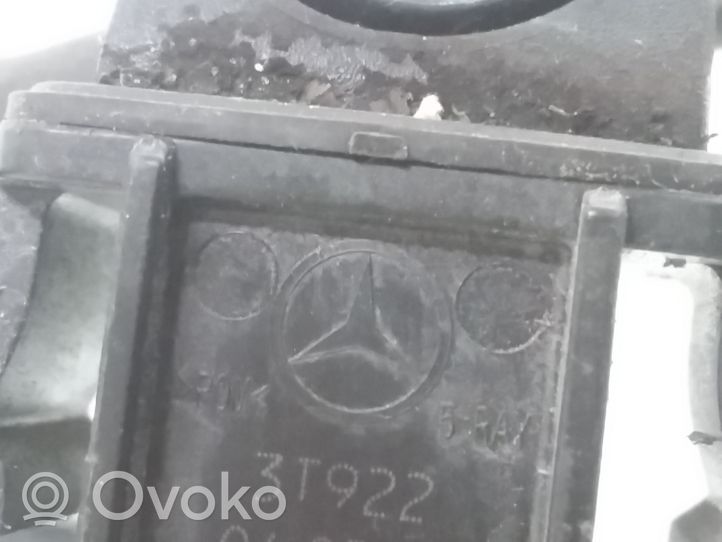 Mercedes-Benz E A207 Dysza spryskiwacza szyby przedniej / czołowej 3T922