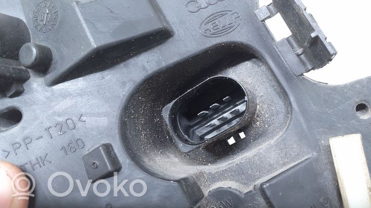 Audi A4 S4 B6 8E 8H Galinio žibinto detalė 153948