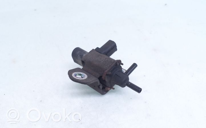 Ford Mondeo Mk III Vacuum valve 1S7G9J559