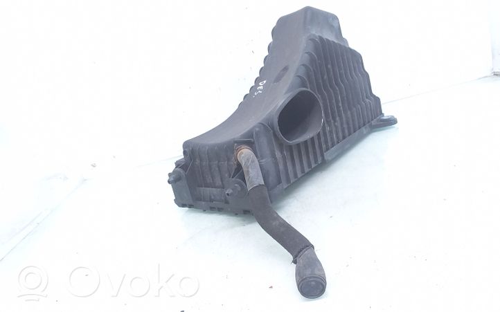 Volkswagen Touareg I Air filter box cover 7L6129857